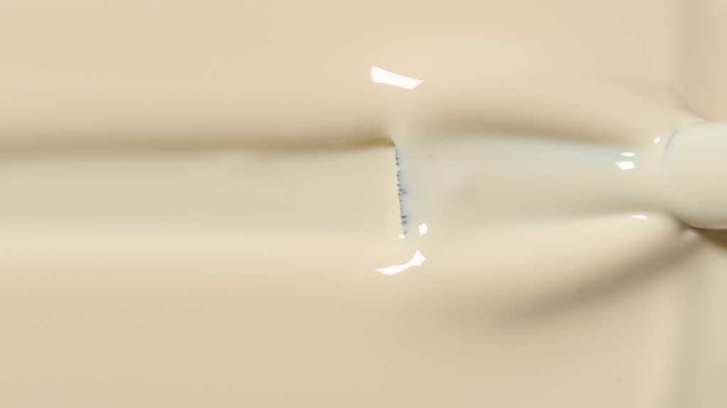 Bianco Burro e Butter Nails: il colore unghie che definirà il 2026