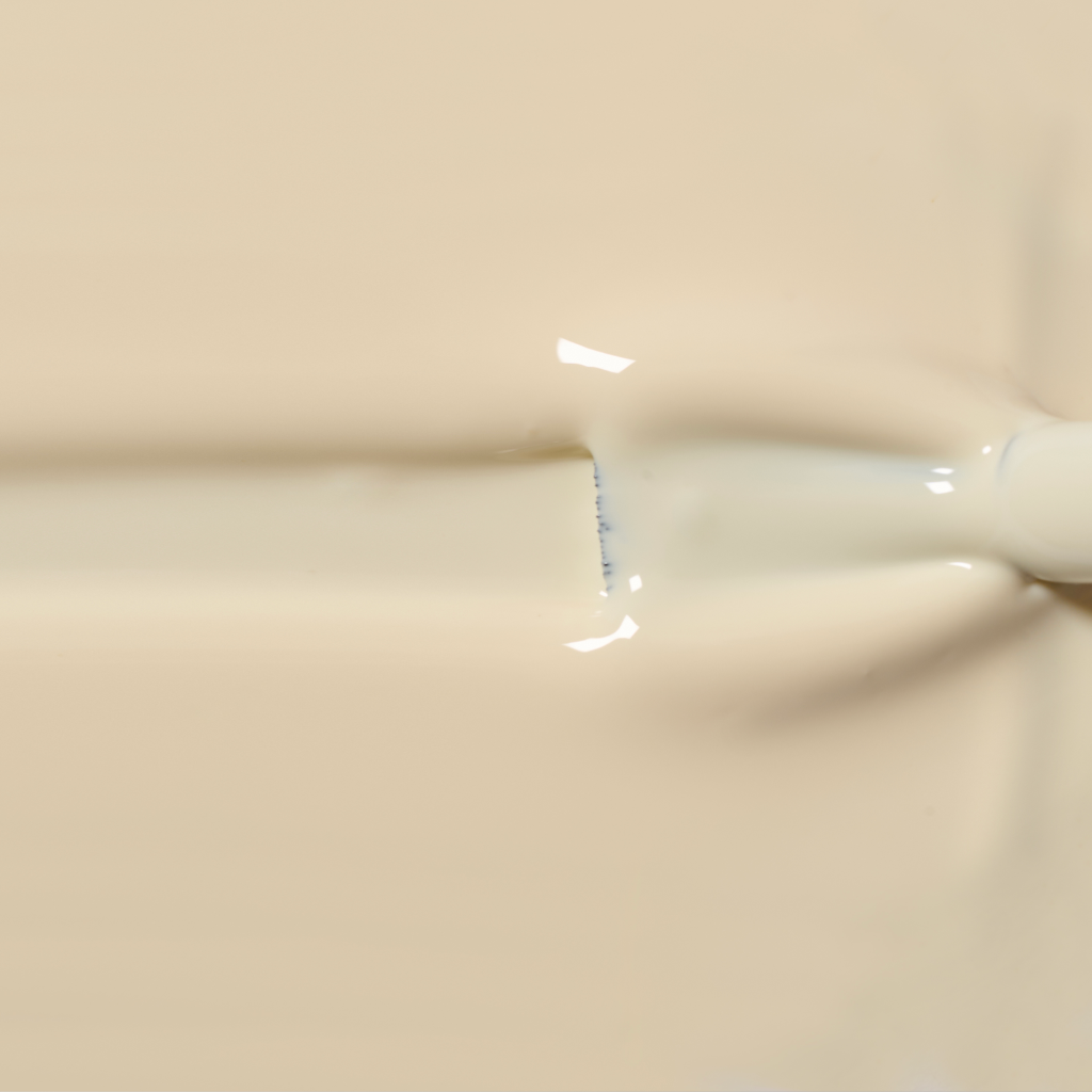 Bianco Burro e Butter Nails: il colore unghie che definirà il 2026