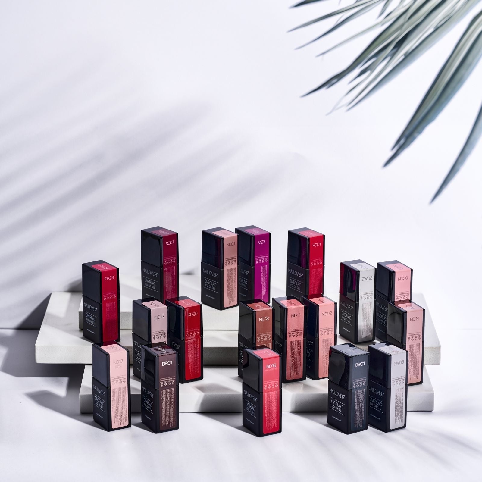 Gel semipermanenti più venduti: i 17 Colori Iconici Nailover che da oltre 10 anni non passano mai di moda